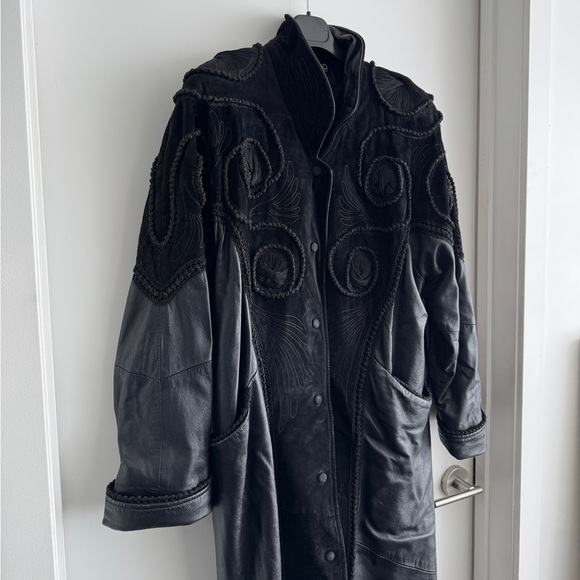 Vintage embroidered leather coat - Picture 2 of 9